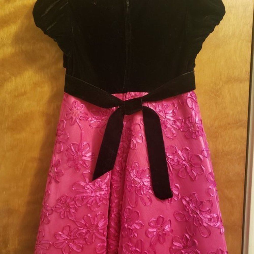 Hot Pink Toile Dress with Black Velvet Attached Capelet Girls Size 6X - Picture 2 of 3